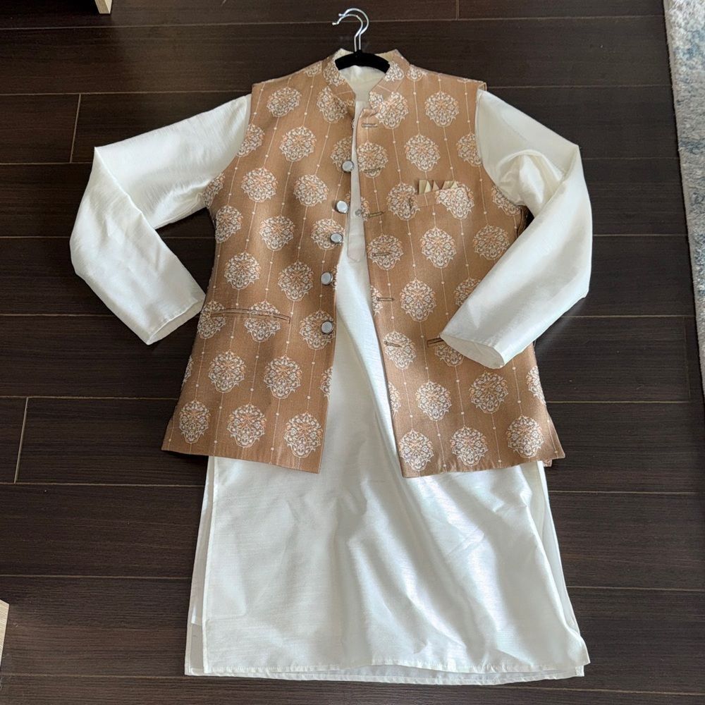 Elegant White Long Sleeve Kurta, Men Medium